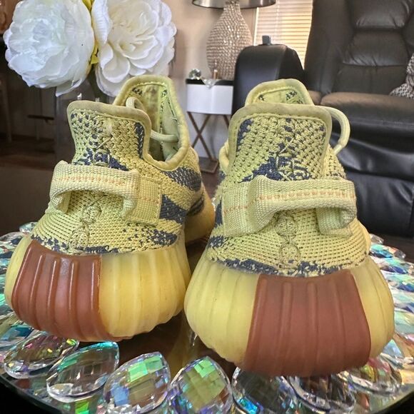 Adidas Yeezy Boost 350 V2 Semi Frozen Yellow - Size 4 Junior (Women's 5.5) - Picture 5 of 16